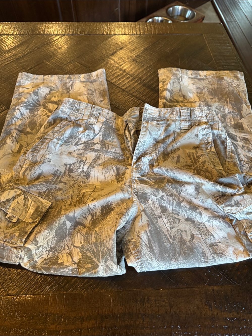 Hollister Men's Light Gray Camo Cargo Pants